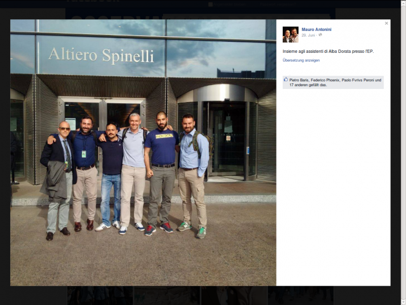 Einige Mitglieder CasaPounds und der Goldenen Morgenröte die im EU-Parlament arbeiten: Mauro Antonini, Davide di Stefano, Andreas Giallourides, Konstantinos Boviatsos, Alexandros Lyris, Alberto "Zippo" Palladino (?) vor dem EU-Parlament Einige Mitglieder CasaPounds und der Goldenen Morgenröte die im EU-Parlament arbeiten: Mauro Antonini, Davide di Stefano, Andreas Giallourides, Konstantinos Boviatsos, Alexandros Lyris, Alberto "Zippo" Palladino (?) vor dem EU-Parlament