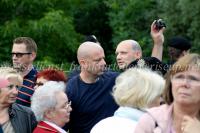 10.07.15:Rene Uttke (links) und Patrick Krüger (rechts) in der Schlange