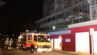 Die Feuerwehr vor dem Gebäude der SenatsverwaltungFoto: spreepicture