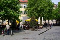 Platz mit Cafés in der Gartenstraße