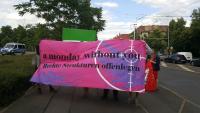 Das Fronttransparent der Demonstration von "a monday without you" am 4. Juli 2016 in Leipzig.