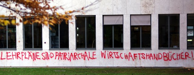 Lehrpläne sind patriarchale Wirtschaftshandbücher!