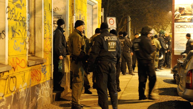 Polizeibeamte räumten das Haus in der Neuen Bahnhofstraße 50