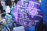 Kein Mensch ist illegal - Regenschirm