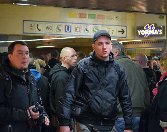 Lukas Bals anlässlich der Nazidemo am 1. Mai 2015 im Hauptbahnhof Dortmund