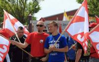 Cedric Scholz - rechts im blauen T-Shirt