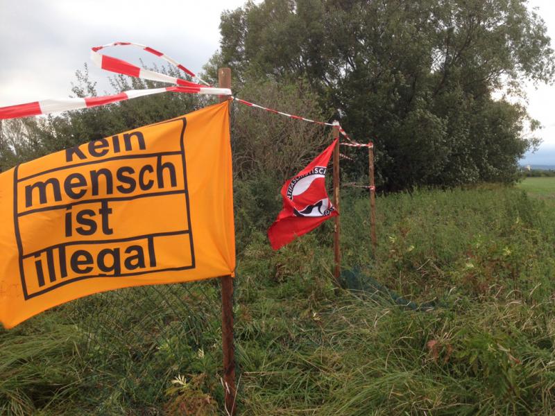 Symbolischer "Grenzzaun" an der österreichisch-ungarischen Grenze zerlegt 4