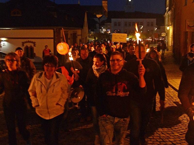 „Lichtellläufer“ in Schneeberg und die Zschorlauer Chaoten.  1