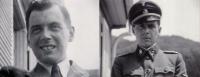 Links Josef Mengele in Freiburg auf dem Balkon des Hauses Sonnhalde 81 im Frühsommer 1940. Rechts als SS-Obersturmführer im August 1942. Fotos: Urheber und Besitzer unbekannt