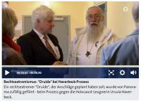 Der "Druide" am Rande des Prozesses gegen Ursula Haverbeck im Oktober 2015