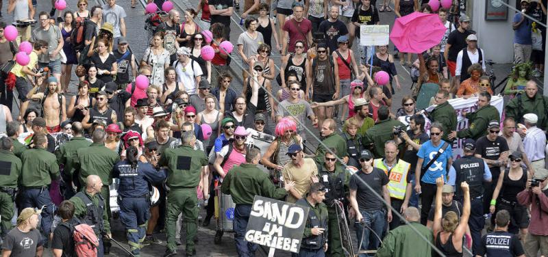 In der Bertoldstraße drohte die Lage kurzzeitig zu eskalieren, als Demonstranten und Polizisten aufeinandertrafen.