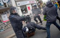 Bei der Spontandemo am Hermannplatz kam es zu Auseinandersetzungen zwischen Polizei und Demonstranten.