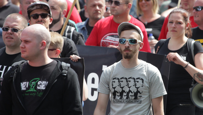 Denny Hilprecht, Links im Bild, ehemaliger Nazikader der GND (Gemeinschaft Nationales Deutschland), Nazi Demo Dortmund, 04.06.2016