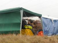 militärisches Lager Opatovac(HR) 4 - Zelt mit Kleiderspenden