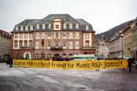 Free Mumia-Banner vor dem Heidelberger Rathaus