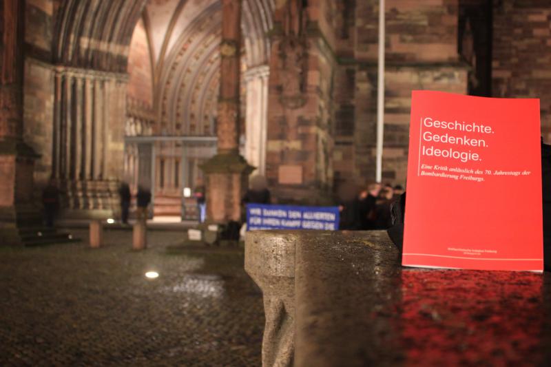 [FR] Verteil- und Banneraktion bei Gedenkfeier im Münster 1