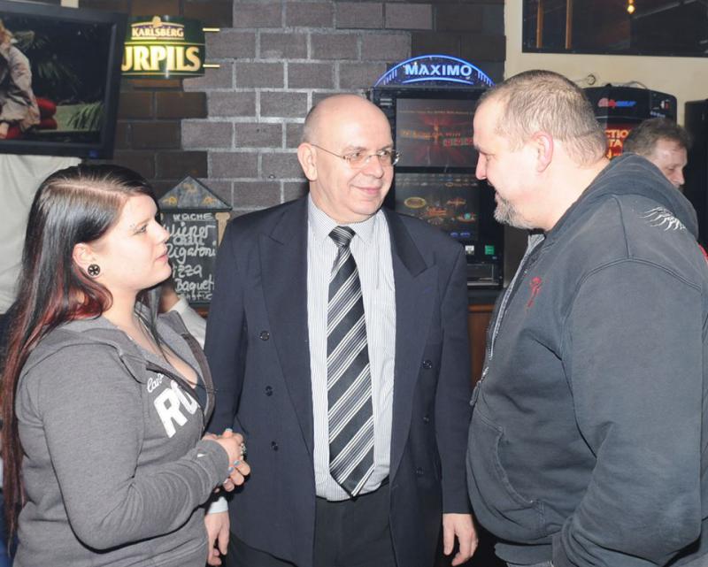 Janine Walk mit Peter Marx und Sascha Wagner, der wegen Kindesmißhandlung vor Gericht steht