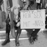 Plakat mit der Aufschrift "Kein Sex mit Nazis"