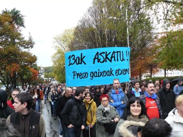 Unglaublich große Beteiligung an Demonstration gegen Auslieferung von Aurore Martin in Baiona