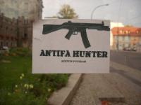 "Antifa Hunter"-Aufkleber, unterschrieben mit "Sektion Potsdam", in der Potsdamer Innenstadt im Frühjahr 2009