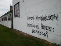 Die Brooker Zweigstelle der Daberkower Landhof AG."Tiermord! Klimakatastrophe! Vertreibung! Hunger: Vermeidbar!"