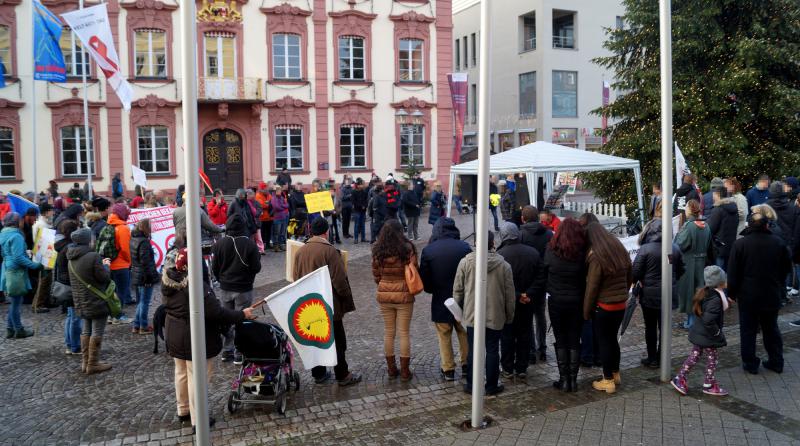 12. abschlusskundgebung am offenburger rathaus