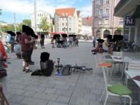 Straßenmusik gegen AfD-Wahlkampf in Augsburg