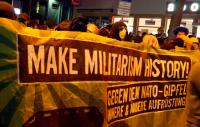 30.03.2009, Eine Woche vor dem NATO-Gipfel demonstrierten bereits über 2.000 Linke in Freiburg gegen Militarismus, konfrontiert von 3.000 hochgerüsteten Bullen.