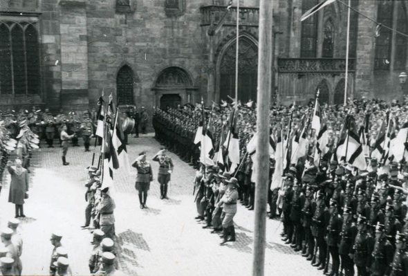 Die Kundgebung auf dem Münsterplatz Foto: Stadtarchiv Freiburg