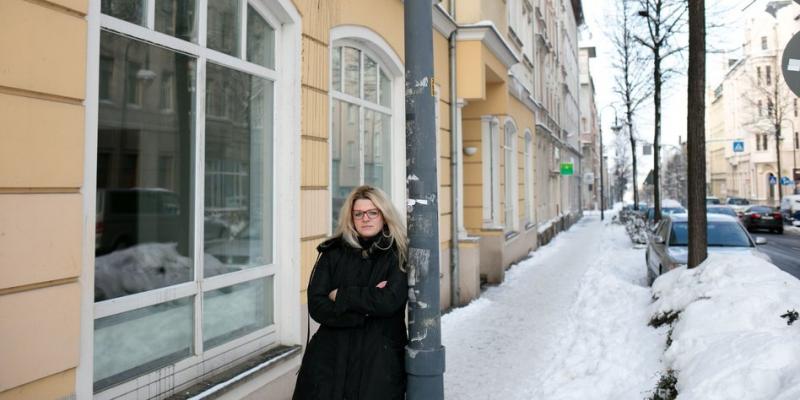 Manchmal liefen sie vorbei und rotzten gegen die Scheiben“: Die Linken-Abgeordnete Susanne Schaper vor ihrem ehemaligen Büro Foto: David Brandt