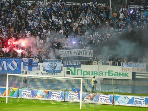Nazi-Fußballfans von Dynamo Kiew