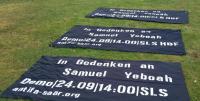 In Gedenken an Samuel Yeboah – diese Trans­par­ente wur­den in Saar­louis und Saar­brücken aufge­hängt.