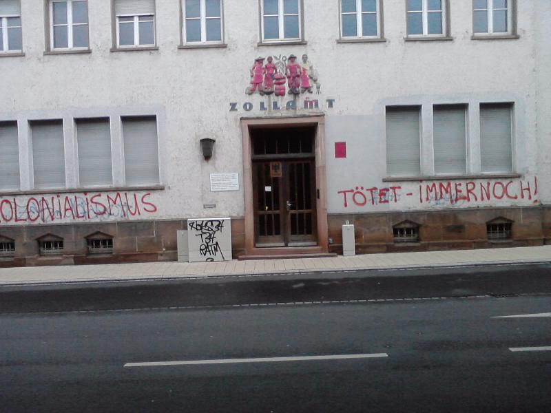 Koloniales Bild über Zollamt übermalt - Marburg