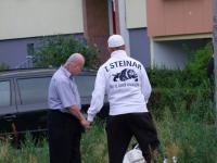Thor Steinar-Träger am Rand des Asylbewerberheims in Marzahn-Hellersdorf