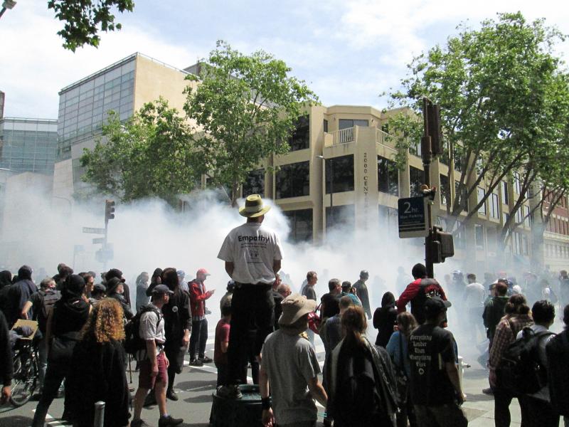 Pyrotechnik in Downtown Berkeley