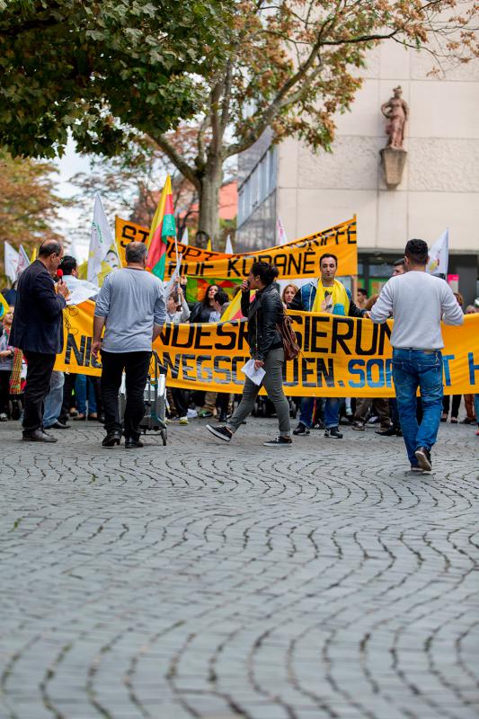 Demonstrationszug am St. Johanner Markt.