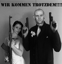 Auf seinem Internet-Blog stellte Messerschmidt im Juli 2008 die unten dokumentierte Fotomontage zur Schau. Bereits hier posierte er neben seiner Freundin Alena H. mit Schusswaffen und der Ankündigung „wir kommen trotzdem!!!!“ (... ins Moon Light)." Auf seinem Internet-Blog stellte Messerschmidt im Juli 2008 die unten dokumentierte Fotomontage zur Schau. Bereits hier posierte er neben seiner Freundin Alena H. mit Schusswaffen und der Ankündigung „wir kommen trotzdem!!!!“ (... ins Moon Light)."