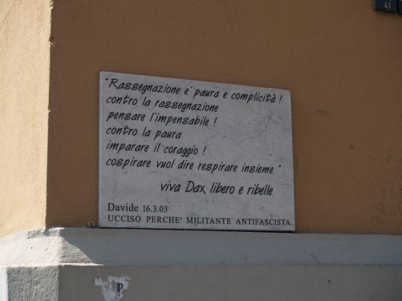 Gedenktafel für Davide Cesare(Foto: Azzoncao)