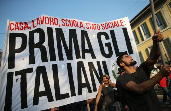 CasaPound Transparent:"Prima gli Italiani" - "Italiener zuerst"