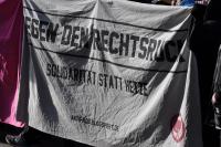 "Gegen den Rechtsruck - Solidarität statt Hetze" - Transparent der "Antifa Oberhausen"