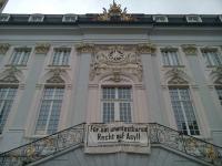 Transpi-Aktion für das Grundrecht auf Asyl am Bonner Rathaus