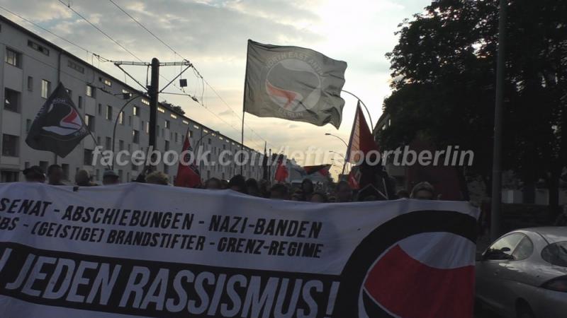 Demo läuft auf der Buschallee ein