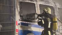 7 Steifenwagen auf Polizeigelände angezündet
