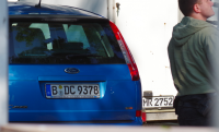 Zivilfahrzeug Polizei Berlin + Zivibulle / Blauer Ford CMax / Kennzeichen: B DC 9378