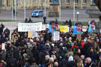 Die Gegner der Aufwertung des Themas Homosexualität im Schulunterricht demonstrieren in Stuttgart.