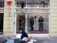 Des Öfteren ist das Geschäft in der Rosa-Luxemburg-Straße Opfer von Farbbeutelattacken geworden. Foto: DDP