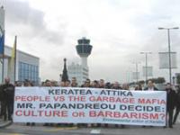Athener Flughafen von Gegner_innen einer Müllhalde blockiert