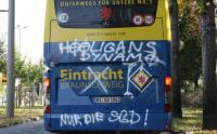 Nazihooligans von Dynamo Dresden beschmierten einen Bus der "Eintracht Braunschweig".