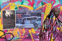29.09.2013, Geschweißte Kunst, militante Plakate und farbenprächtige Subkultur an der Fassade des KTS-Gebäudes.
