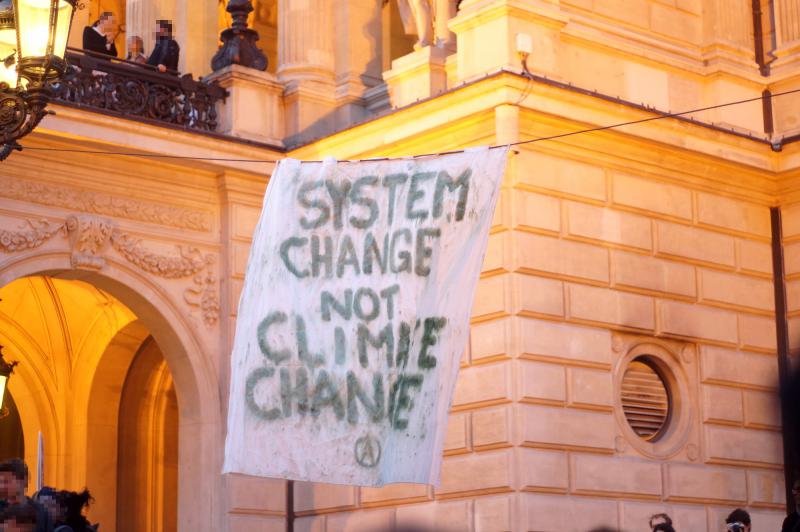 an der alten oper: system change - not climate change!